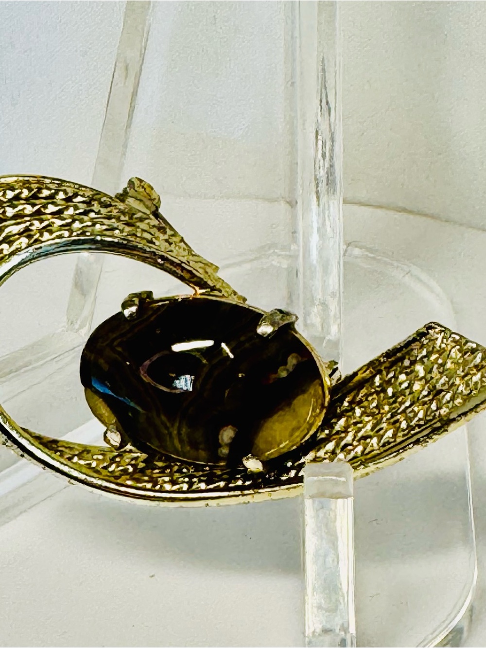 Gold-Tone Smoky Glass Stone Women's Textured Ribbon Brooch